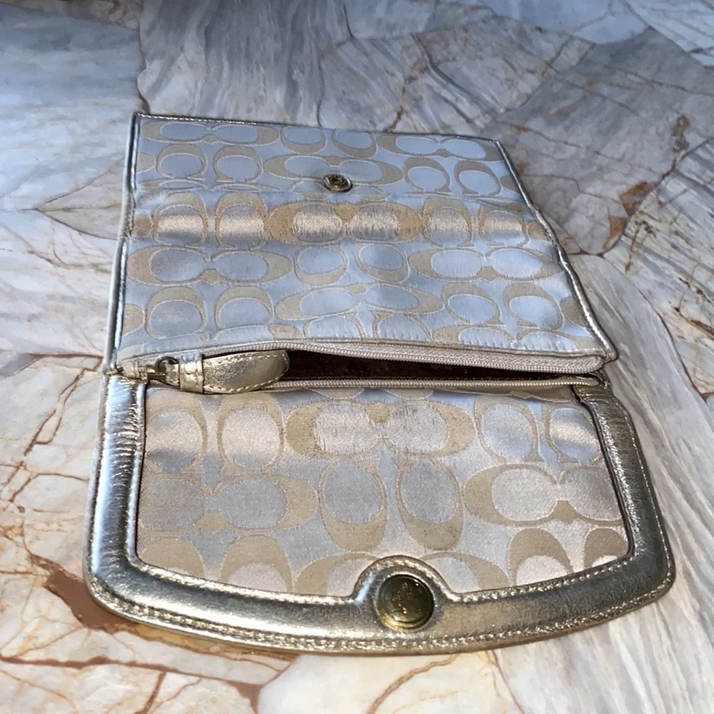 Coach‎ Slim Trifold Wallet In Blocked Signature Canvas In Beige